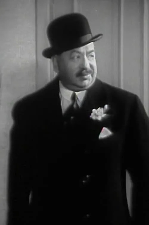 A.G. Poulton interpretando a Mr. Maynard