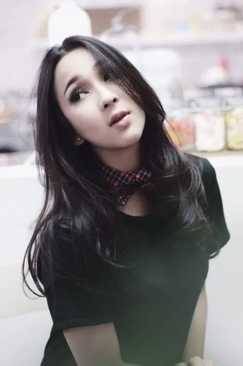 Agatha Pricilla interpretando a 