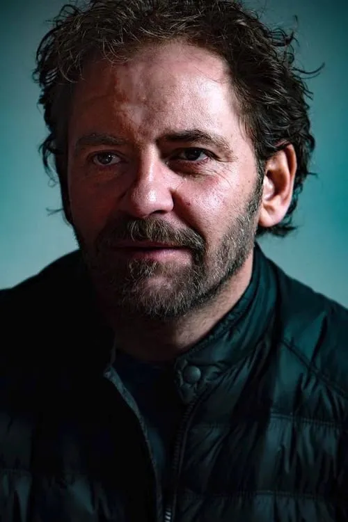 Agron Shala interpretando a Dejan