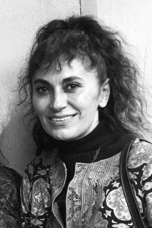 Aïché Nana interpretando a Desiree