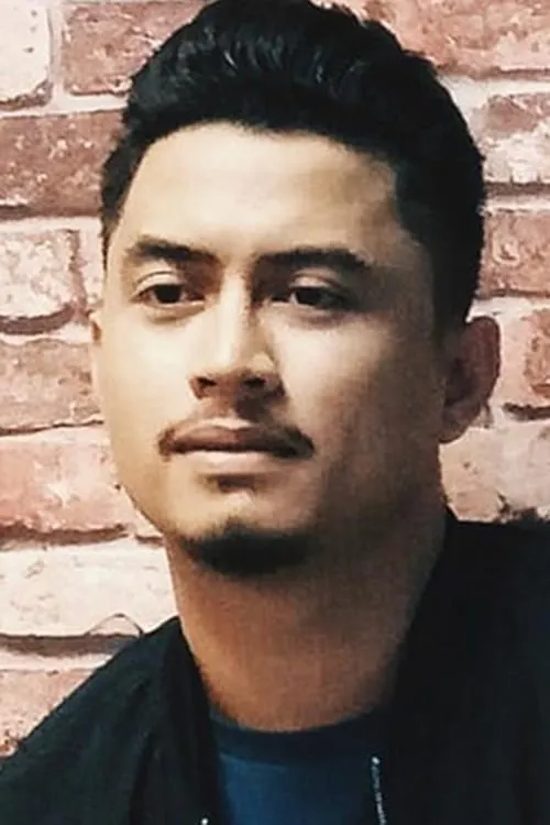 Aizat Hassan interpretando a