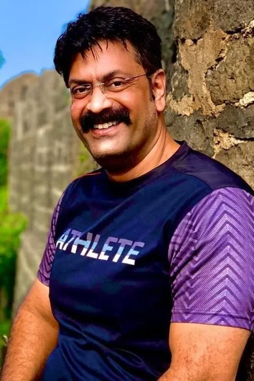 Ajay Purkar interpretando a Rayudu