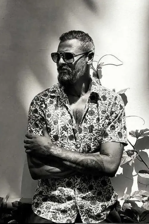 Sam Sibin ha trabajado con Aji Mon Nair en 1 ocasiones