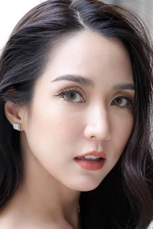 Akhamsiri Suwanasuk interpretando a Pin