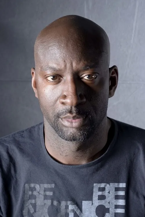 Neil Tweddle ha trabajado con Akin Omotoso en 1 ocasiones