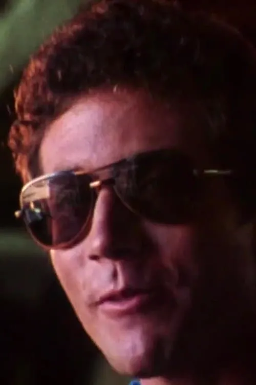 Alan Blanchard interpretando a Wayne Connors