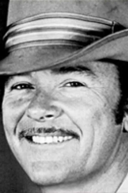 Alan Gibbs interpretando a Myers