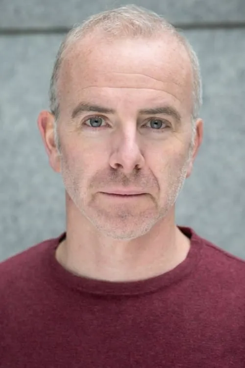 Alan Howley interpretando a Dr Langan