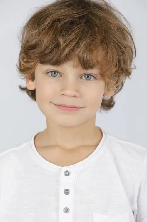 Alan Miranda interpretando a Marcos