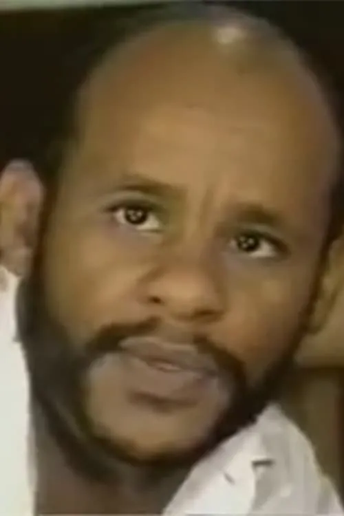 Alan Ridgley interpretando a Intruder #2