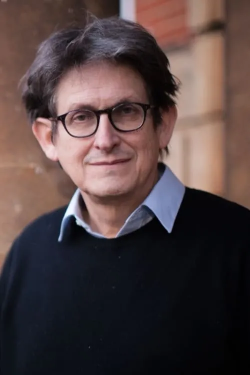 Alan Rusbridger interpretando a Himself