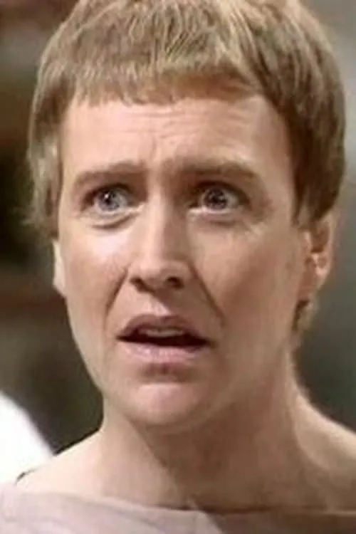 Alan Tucker interpretando a Arbuthnot