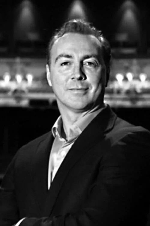 Alastair Marriott interpretando a The Tutor