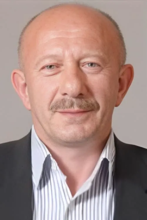 Alay Cihan interpretando a 