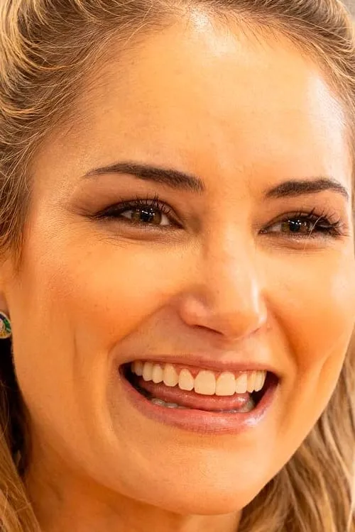 Alba Carrillo — personaje: Herself