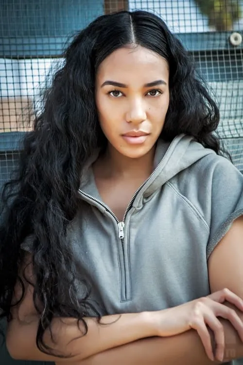 Aleali May en su biografía y filmografía