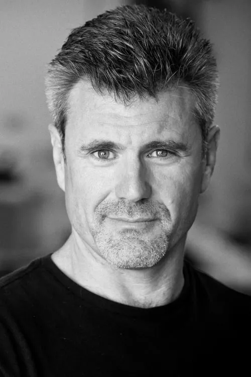 Alec Gillis interpretando a Himself