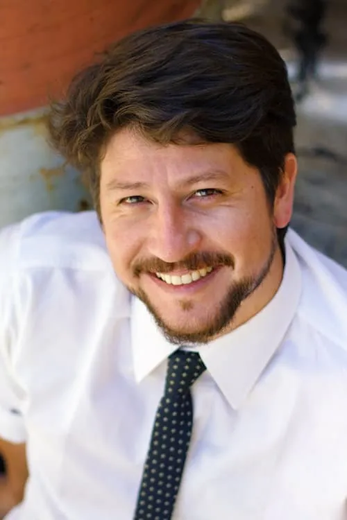 Alejandro Gigena interpretando a Fernán Kravitz