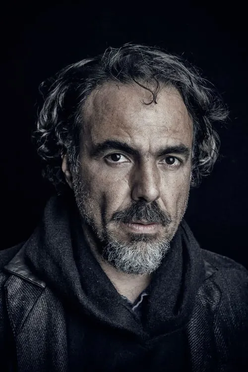 Alejandro González Iñárritu interpretando a Self