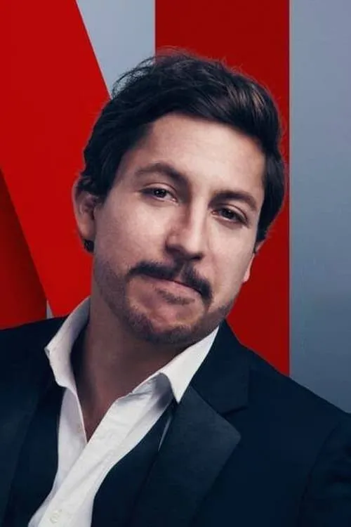 Alejandro Riaño interpretando a 