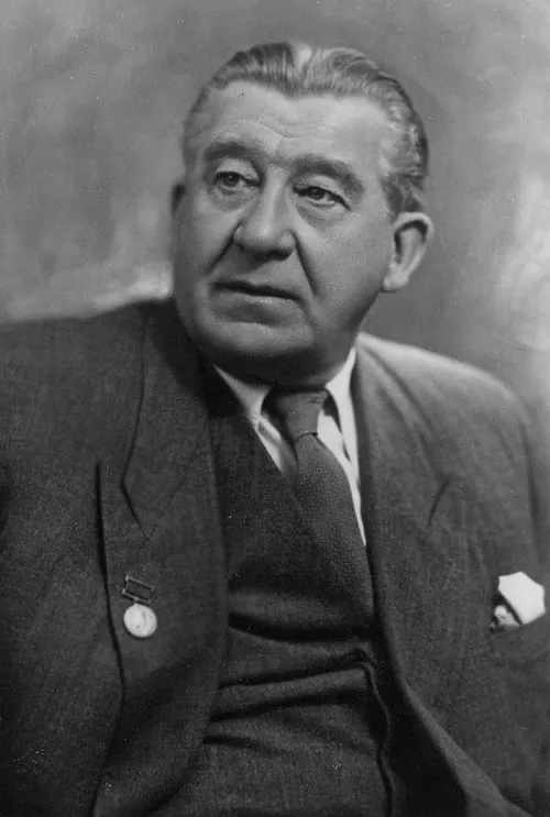 Aleksandr Larikov interpretando a Korsak