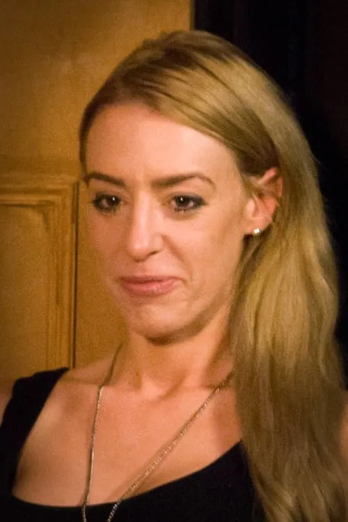 Alex Angel interpretando a Jess