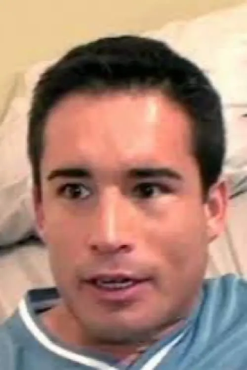 Alex Burbon interpretando a Andy