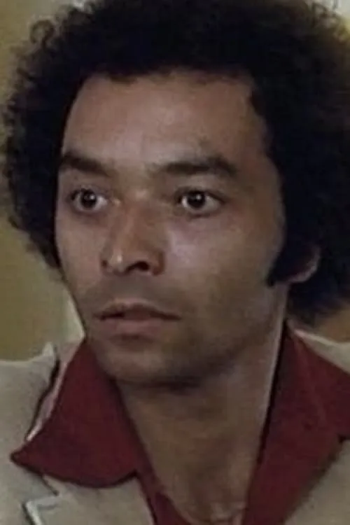 Alex Colon interpretando a Molto