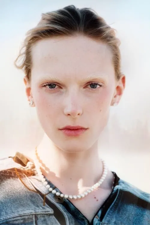 Amelia Gray ha trabajado con Alex Consani en 1 ocasiones