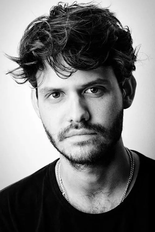 Alex Hendrickx interpretando a Caspar