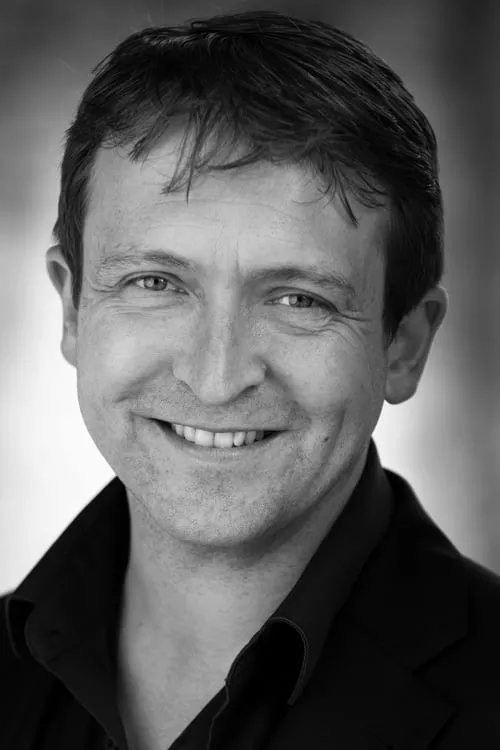 Alex Lowe interpretando a Drew Langdon