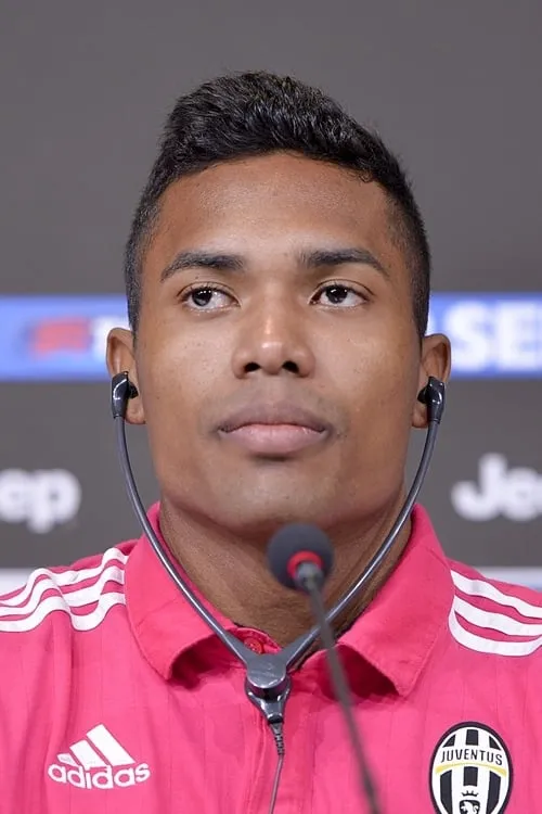 Alex Sandro interpretando a Vincenzo Torrisi