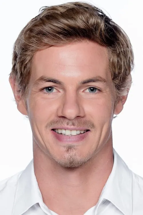 Alex Schlüter — personaje: Self - Host