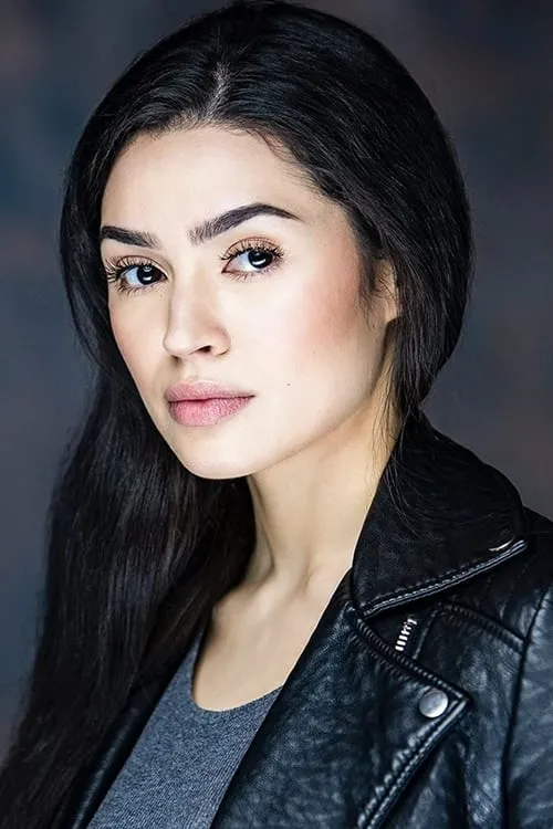 Alex Steele interpretando a Sarah