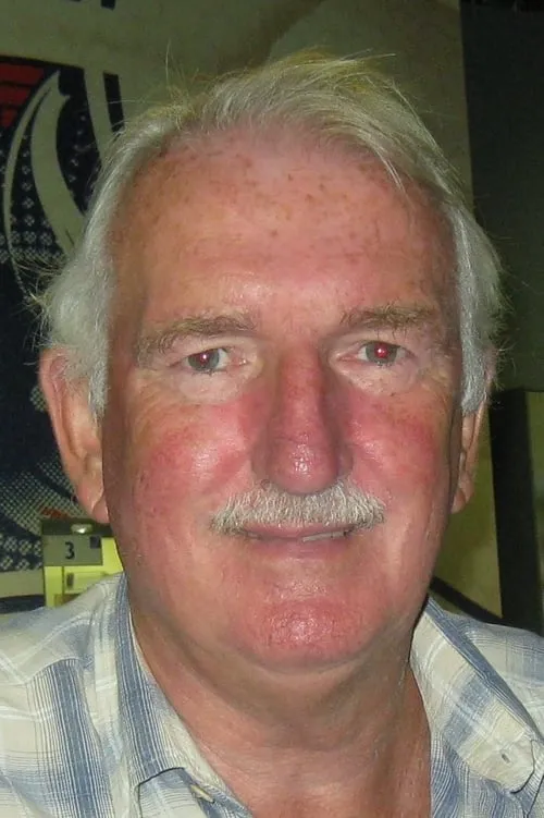 Alex Stepney interpretando a Himself