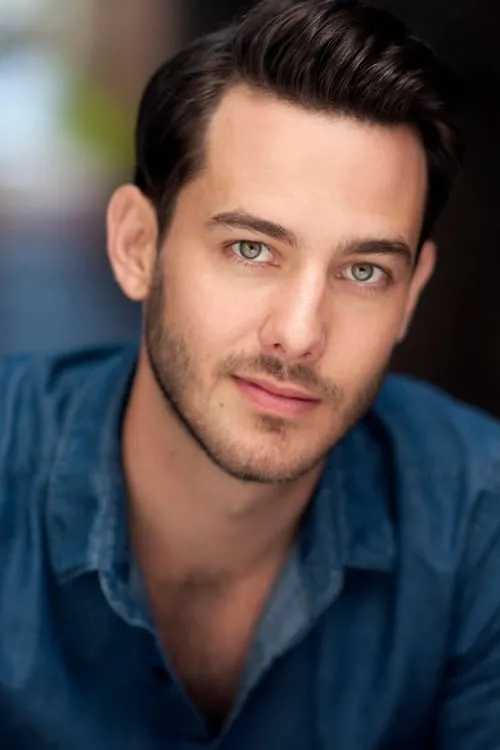 Alex Woodward interpretando a Unweaver