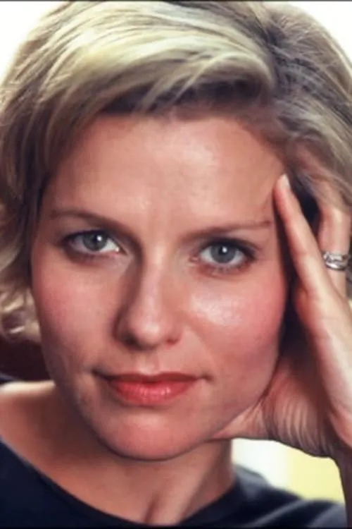 Alexa Fischer interpretando a Elizabeth Rogers