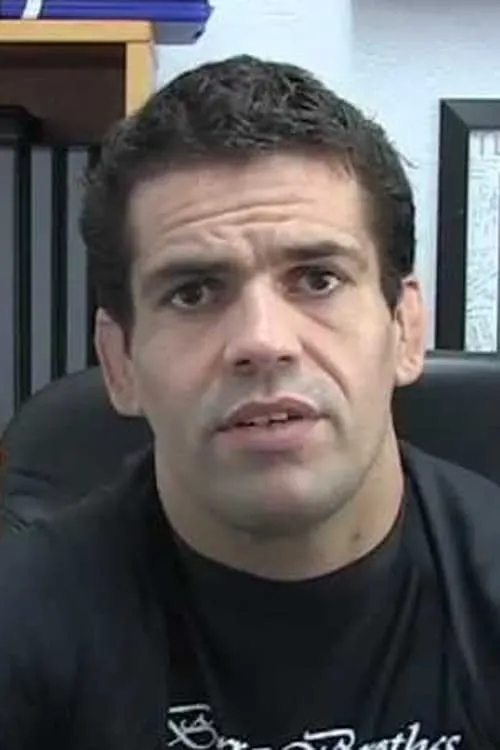 Mike Whitehead ha trabajado con Alexander Crispim en 1 ocasiones