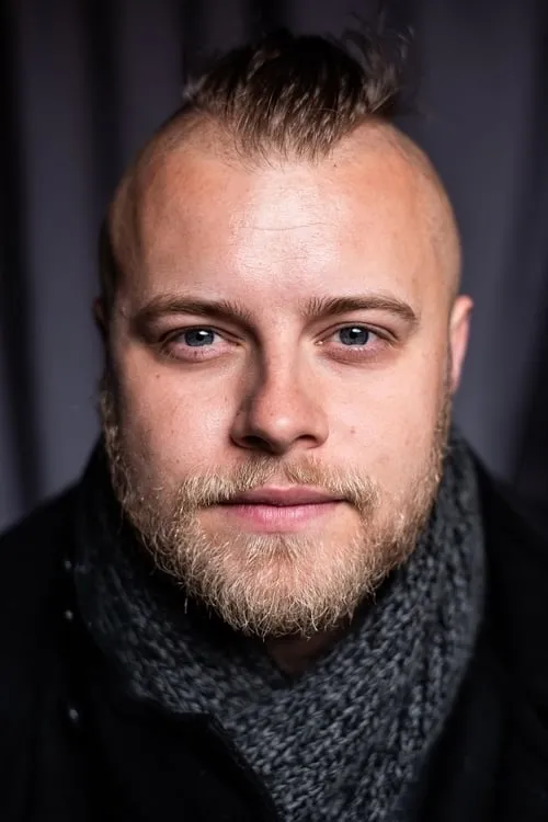 Michael Walker ha trabajado con Alexander Holloway en 1 ocasiones