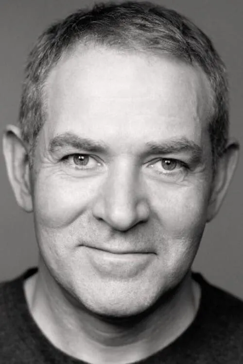 Alexander Kirk interpretando a Hopkins the Security