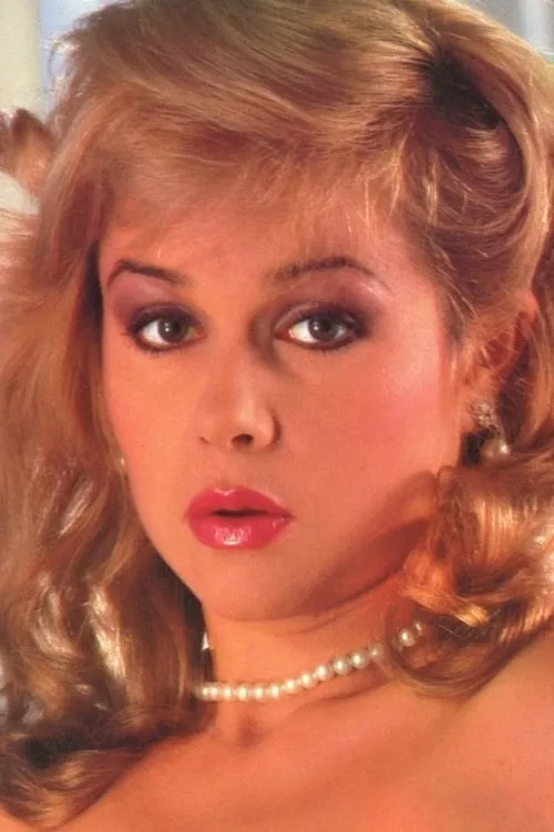 Alexandra Day interpretando a Girl by Pool / Messy Eater / Bathtub Girl / Present Girl