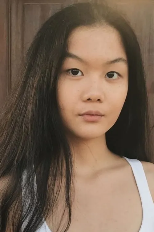 Alexandra Kosasie interpretando a Orly