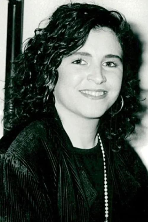 Alexandra Pigg interpretando a Carola