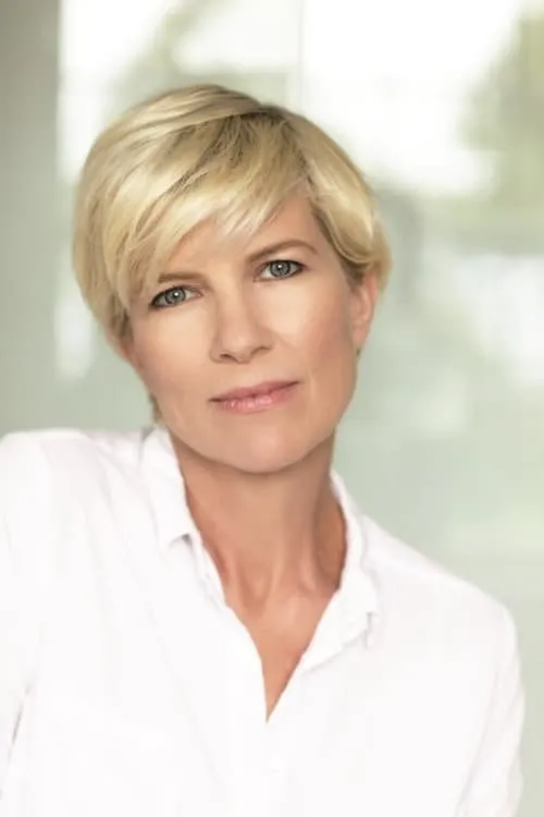 Kelly Dowdle ha trabajado con Alexandra Tydings en 1 ocasiones