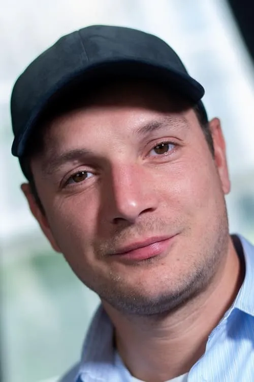 Alexis Manenti interpretando a Springer