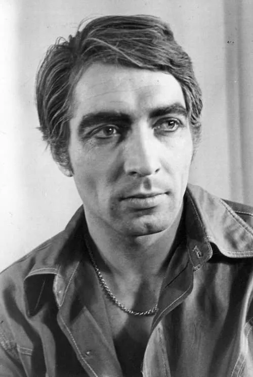 Aļģirds Paulāvičs interpretando a Zigis