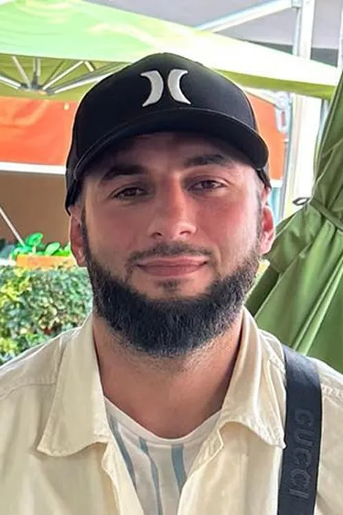 Ardreal Holmes Jr ha trabajado con Ali Izmailov en 1 ocasiones