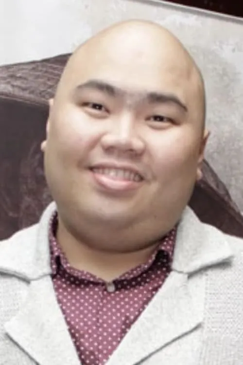 Ali Mensan interpretando a 