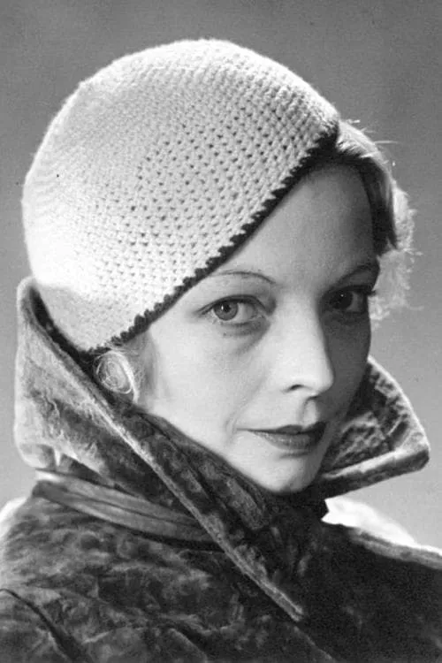 Alice O'Fredericks interpretando a