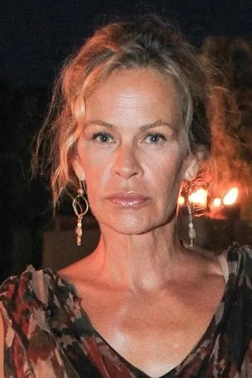 Alicia Moro interpretando a Maureen Watson